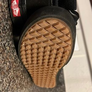 Mens size 8 high top Vans.